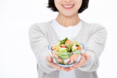 ​血脂高的人吃什么食物可以降血脂（血脂高吃什么可以降血脂？“对症”忌口