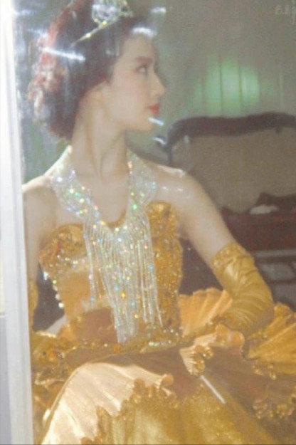 刘亦菲和赵丽颖的对比照（历届金鹰女神造型旧照）(3)