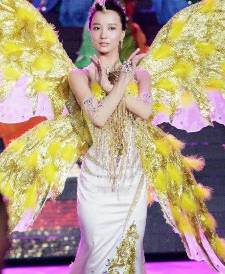 刘亦菲和赵丽颖的对比照（历届金鹰女神造型旧照）(6)