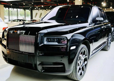 ​库里南2025款报价及图片(610万起，外观配激光大灯，内饰星空顶见过吗？)