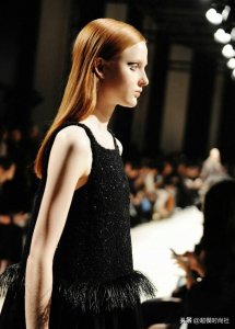 ​成名前的模特们有多惨？节食、蜗居、整容，甚至还有人过劳猝死！