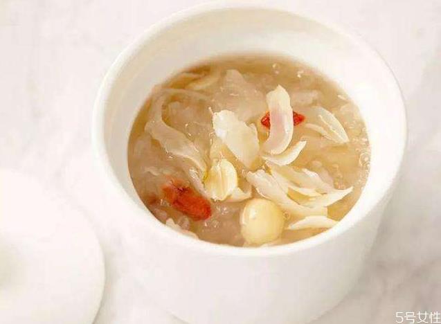 银耳脆脆的是没煮熟吗 银耳炖久了还有营养吗