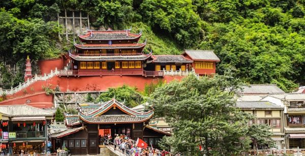 泸定桥在什么地方哪个省哪个市,飞夺泸定桥在哪个省图2