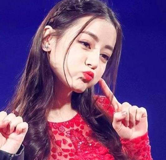 女星的嘴巴谁最美？郑爽垫底，热巴第三，第一大家看到都想吻