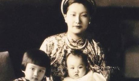 她是亚洲最美皇后，皇室为她打破百年惯例，生下二子三女却被抛弃