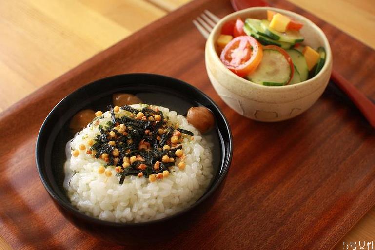 茶泡饭用什么茶比较好 茶泡饭红茶可以吗