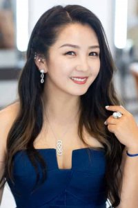 ​何洁（中国内地流行女歌手、影视演）