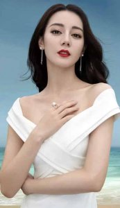 ​迪丽热巴（中国内地影视女演员、歌手）