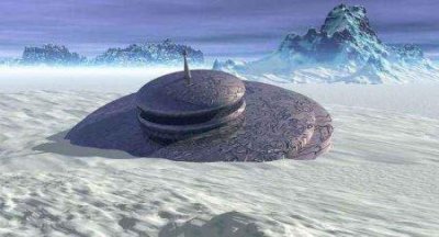 ​眼镜王蛇有多可怕？主动咬人，以毒蛇为食，号称万蛇之王