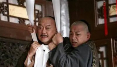 ​乾隆帝为何要一直留着大贪官和珅，并委以重任