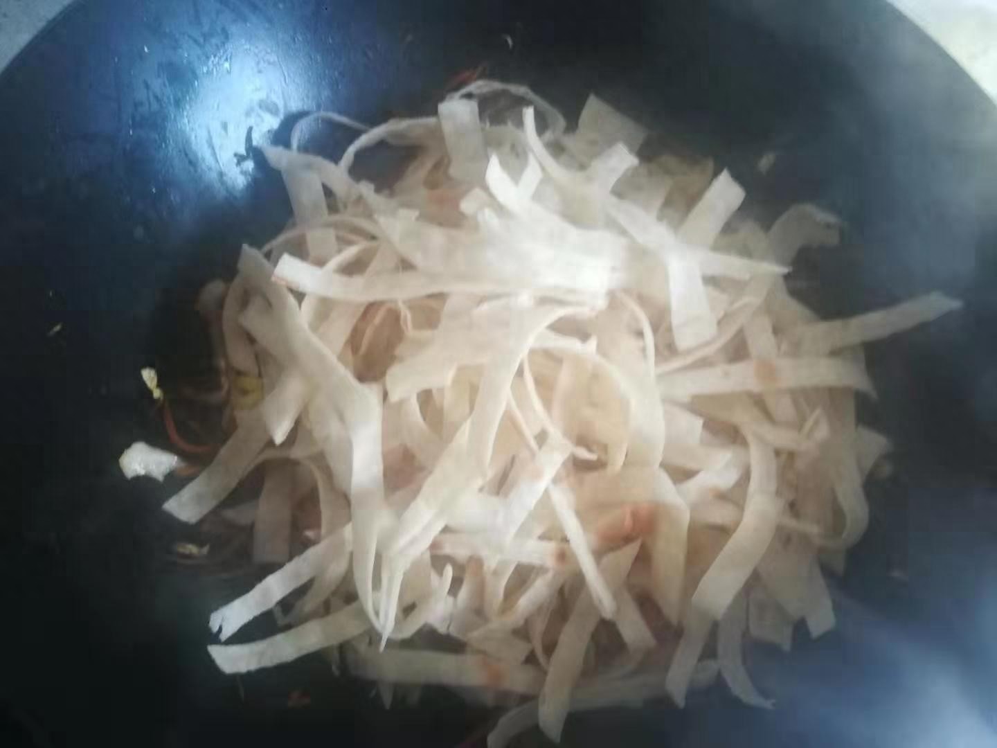 北方人爱吃的焖饼，这样做简单经济实惠，还很美味，快来试试吧