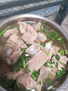 ​家常排骨菜谱，清炖排骨，做法简单，清淡美味，汤超好喝