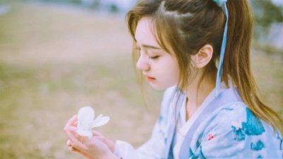 ​女生对我忽冷忽热是什么心理？女人突然冷落你的原因