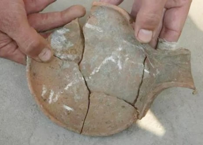 在嬴城遗址发现的“陶匜”,为古代一种盛水或盛酒的器皿。