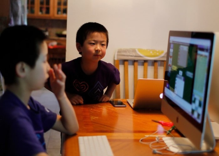 加州8岁华裔“桥牌神童”安德鲁.陈获得美国定约桥牌协会(ACBL)“终身大师”荣衔