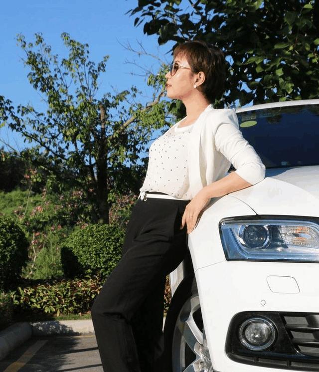 美女陪靓车! 车主媳妇当车模, 这十位媳妇谁是最美车模!