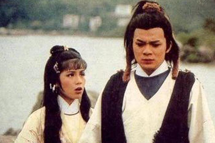 他是金庸笔下最大炮灰,被兄弟害惨,但他的儿子却很出名