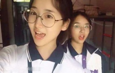 ​抖音“最美校服妹”火了，当她脱下校服，网友：社会姐你最美！