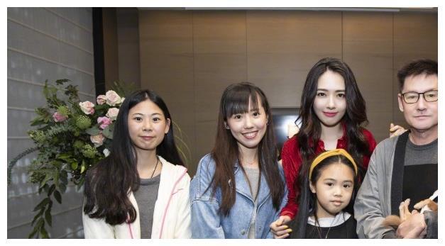 原来郭碧婷是家中长女,也是颜值最高的,最小妹妹长相一言难尽