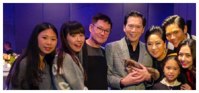 原来郭碧婷是家中长女,也是颜值最高的,最小妹妹长相一言难尽