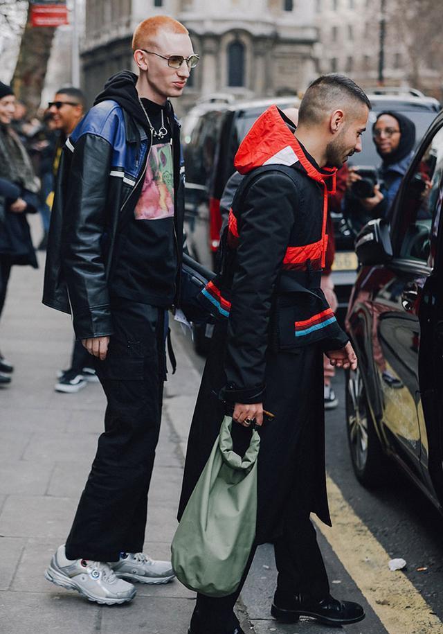 街拍才是最接近帅哥的方式,百试不爽!