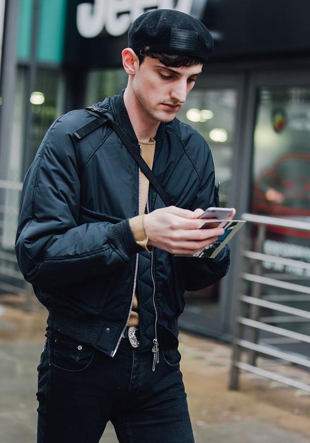 街拍才是最接近帅哥的方式,百试不爽!