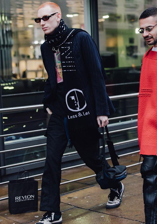 街拍才是最接近帅哥的方式,百试不爽!