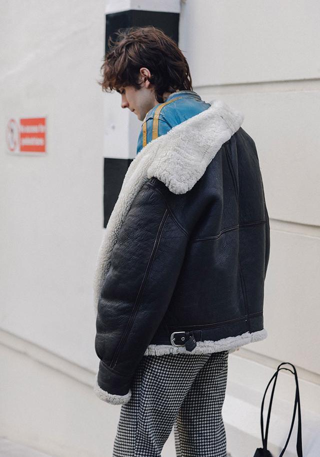 街拍才是最接近帅哥的方式,百试不爽!