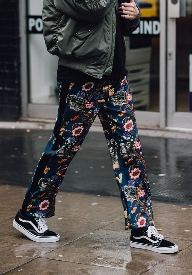 街拍才是最接近帅哥的方式,百试不爽!