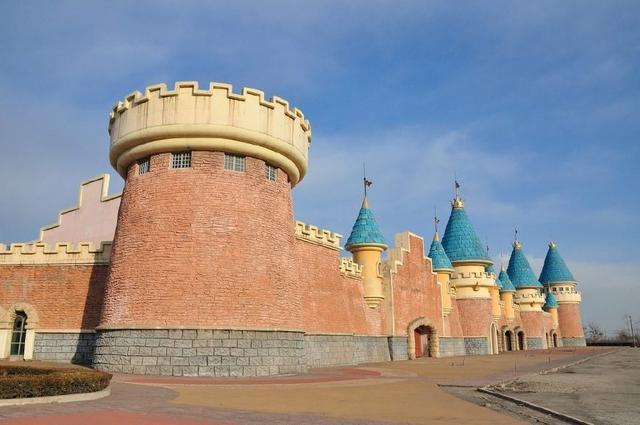 曾是亚洲最大游乐园,如今却长满了荒草,而且这个乐园就在中国