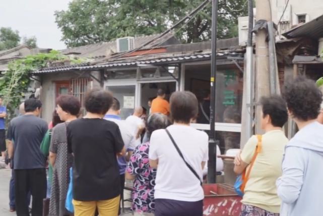 北京最火爆的豆汁店,顾客都闻臭而来,配焦圈这才是地道老北京味