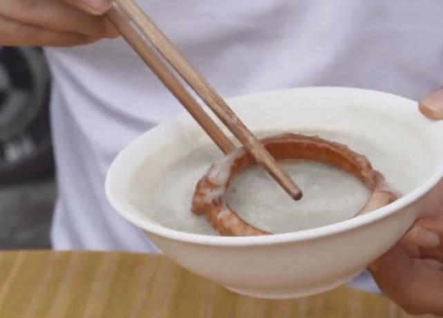 北京最火爆的豆汁店,顾客都闻臭而来,配焦圈这才是地道老北京味