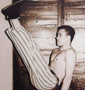 ​李小龙最恐怖的练功方式：图3无人敢不服