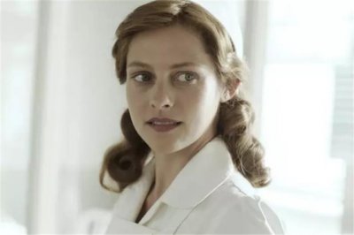 ​《血战钢锯岭》中的漂亮女主角是谁，为什么在大陆没有见过她？