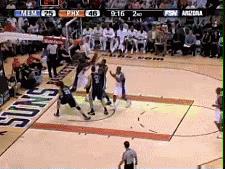 他是NBA史上最残暴的中锋之一, 没人敢惹! !