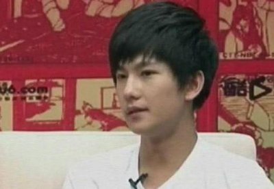 ​出道前的杨洋，跟现在的差距有点大，最后一张笑出腹肌