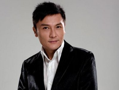 ​他曾经是TVB最火的小生，因得罪媒体被雪藏，如今落魄成三线演员