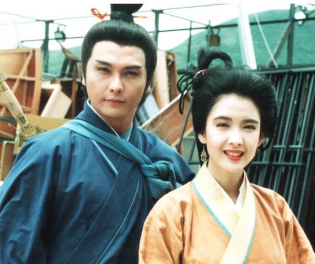 他曾经是TVB最火的小生,因得罪媒体被雪藏,如今落魄成三线演员