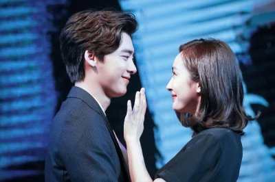 ​杨幂李易峰怀孕事件 天涯5000万事件发生了什么