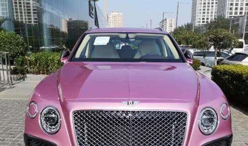 因开豪车人称“宾利姐”，看到真人，“阿姨，给您卡布奇诺”