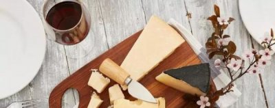 ​红酒和奶酪一起吃好吗(红酒和奶酪怎么吃)