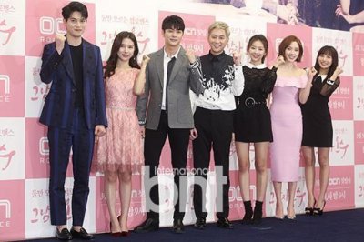 ​《那个男人吴洙》举行发布会 李宗泫金素恩等出席