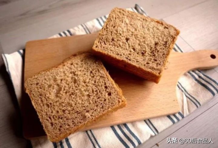 黑全麦粉和全麦粉的区别是什么（详解2种面粉的区别）