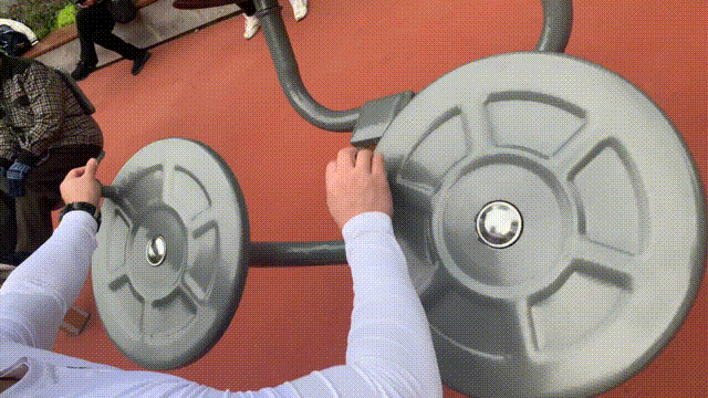 公园健身器材都有什么（公园的健身器材还能这么玩）(12)