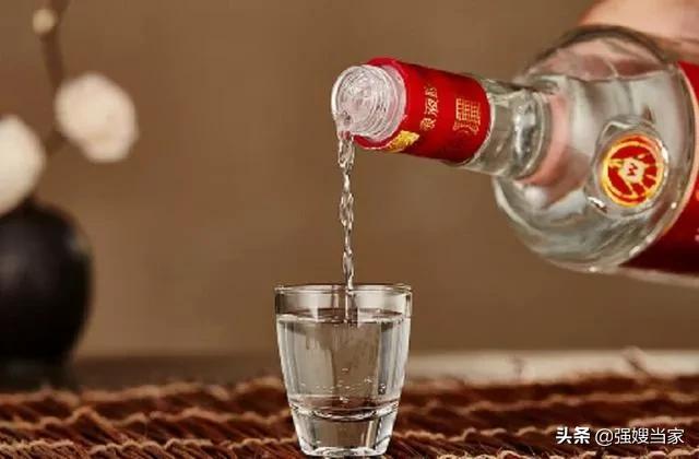 水煮虾的正确做法不发黑（水煮大虾牢记4不放2多放）(9)