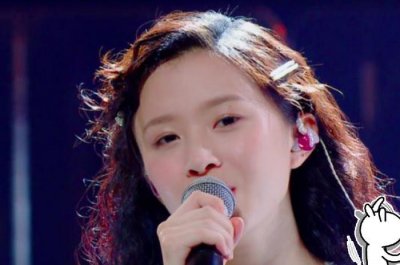 ​洪一诺身材到底多好，“3cm短裙”＋透明袜子，兰西雅成陪衬？