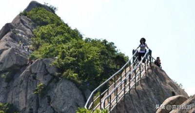 ​珠海凤凰山地形丰富多样，其中三条古径，为传承历史记忆重要纽带