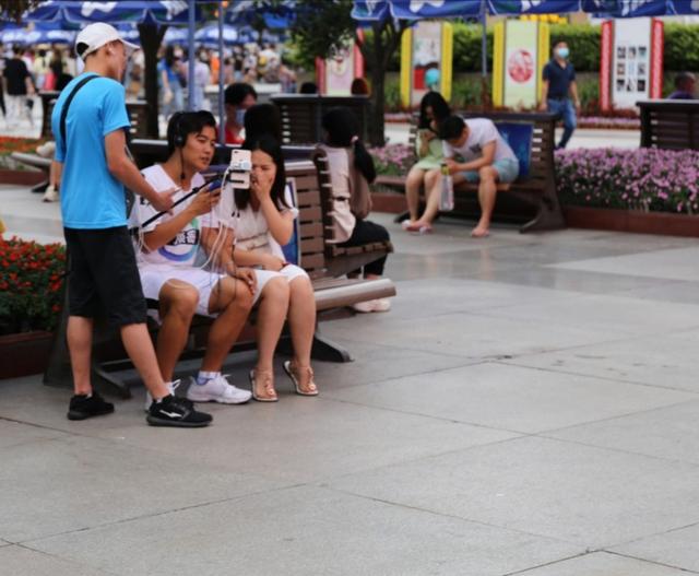 成都春熙路最繁华的街(成都最热闹最繁华的地方一一春熙路)(2)