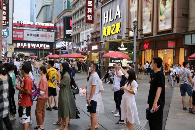 成都春熙路最繁华的街(成都最热闹最繁华的地方一一春熙路)(3)