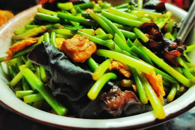 蒜苔的十种家常做法（四月蒜苔正当鲜）(23)